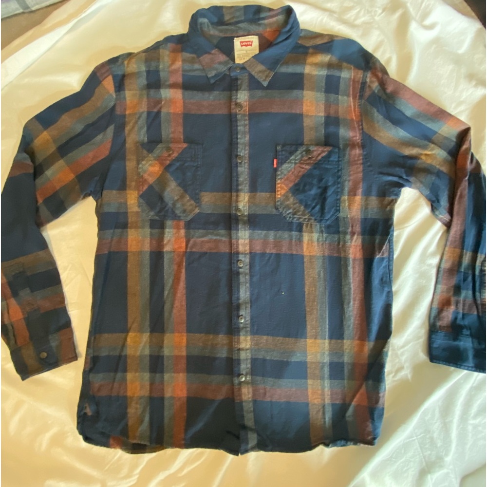 Long sleeve Levis button shirt